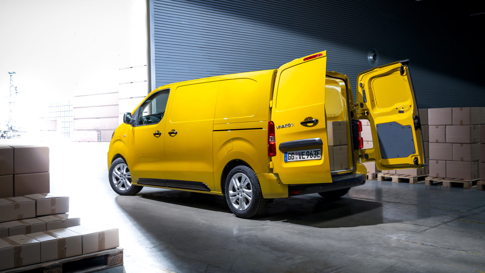 Załadunek Opel Vivaro-e, tylne drzwi, ładowność, ciężkie pudła